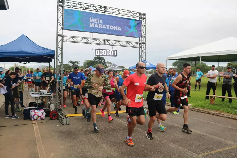 Aproximadamente 400 atletas participaram da Meia Maratona em Rio Negro